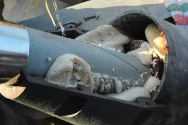 圖3:防雨罩下端發泡膠填充不完整