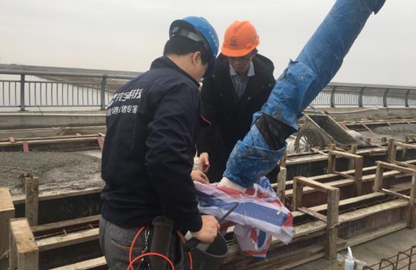 斜拉索導(dǎo)管孔充氣式防水防腐抗震密封技術(shù)的發(fā)展歷程